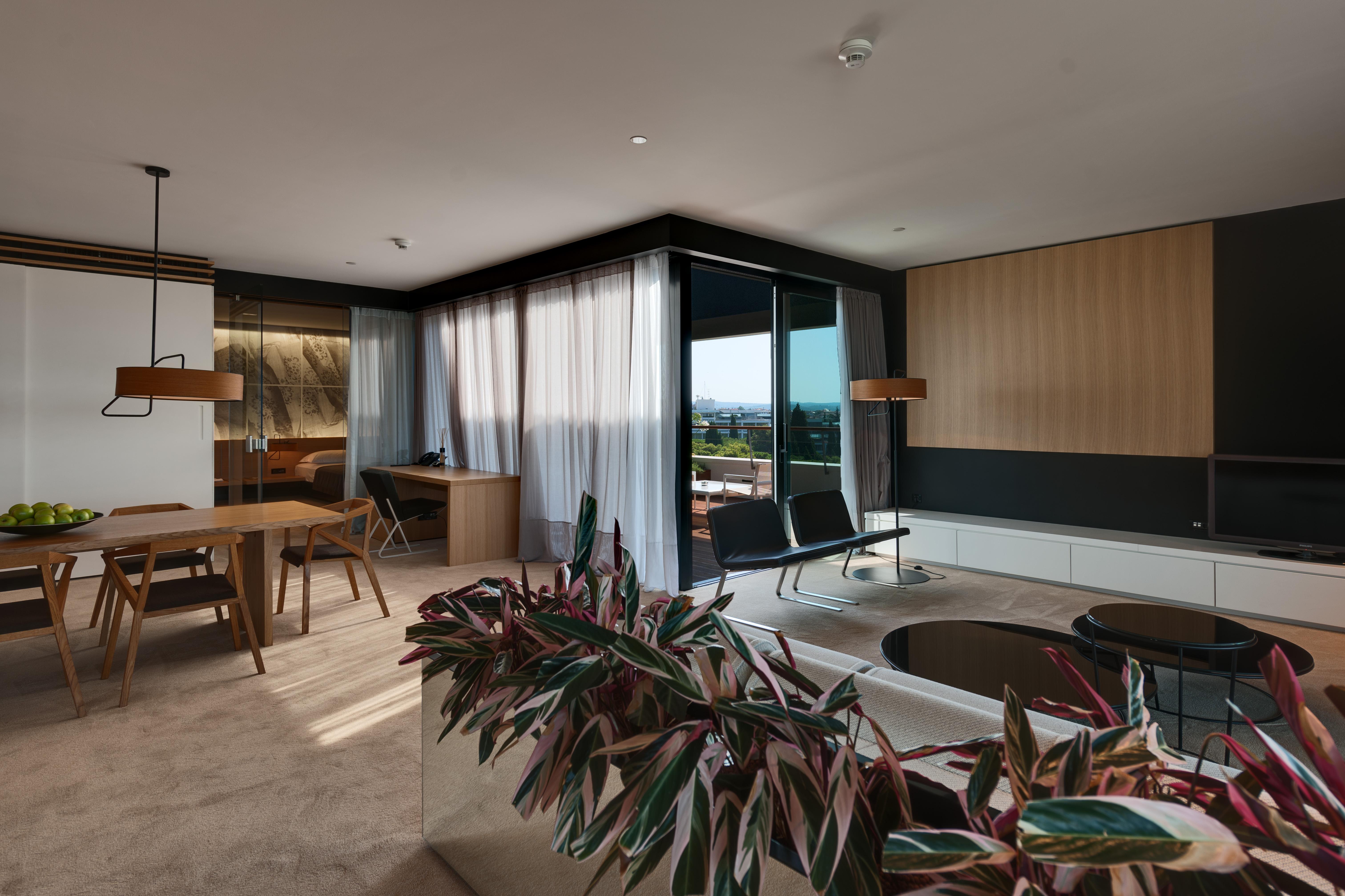 Lone By Maistra Collection Hotel