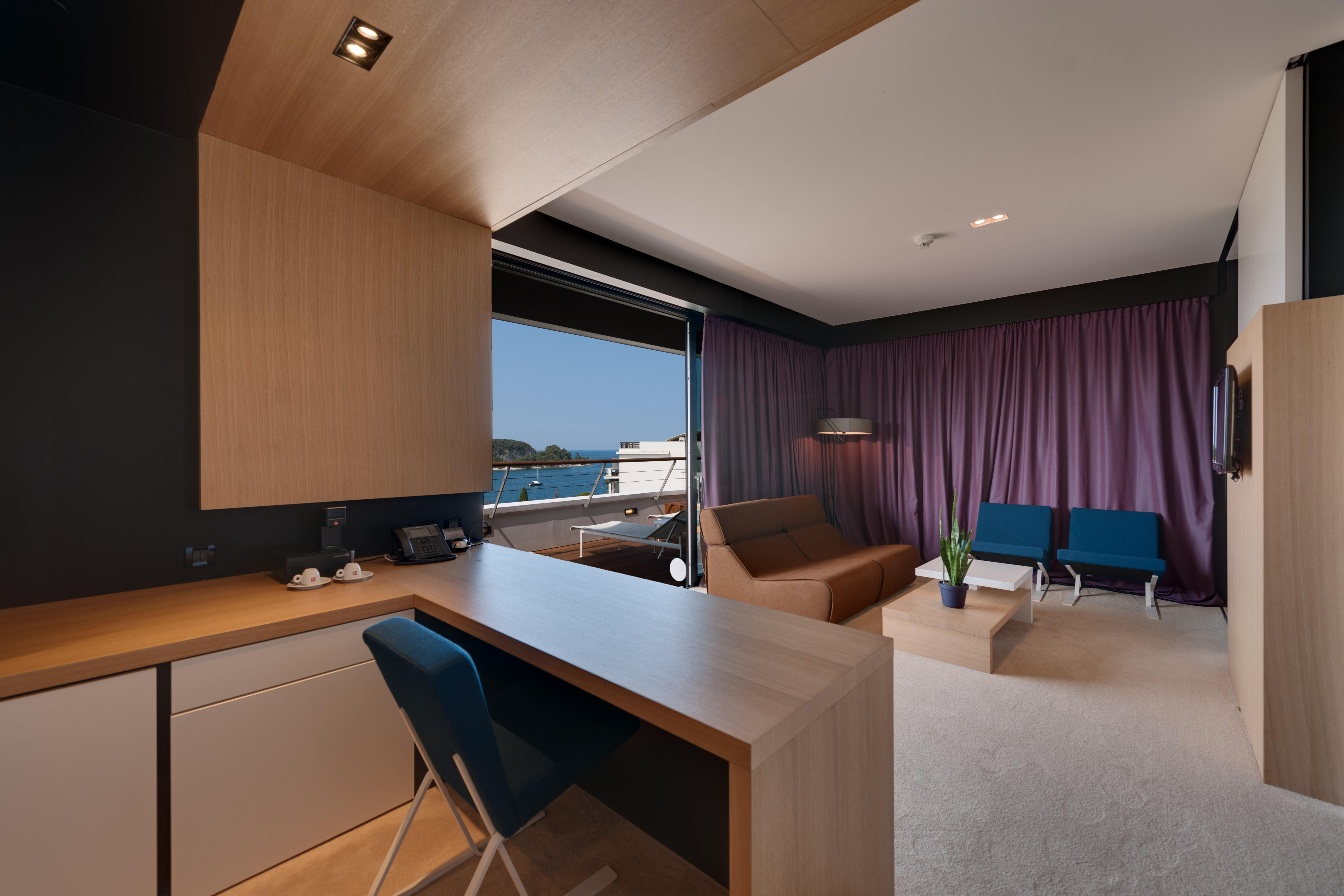 Lone By Maistra Collection Hotel
